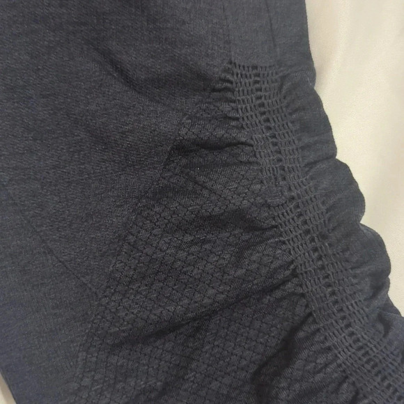 Lululemon In The Flow Crop, Color Inkwell Size 4 - Picture 10 of 16